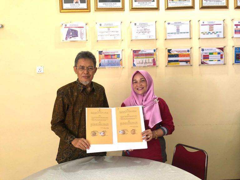 Penandatanganan MoU antara STAI MU dan SMKN 2 Tanjungpinang tentang kerjasama Tri Darma Perguruan Tinggi, PPL, dan Promosi Kampus